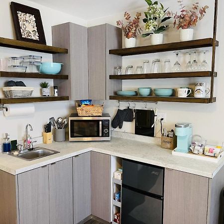 Coastal Chic Suite With Kitchenette And Private Entrance St. Petersburg Exterior photo